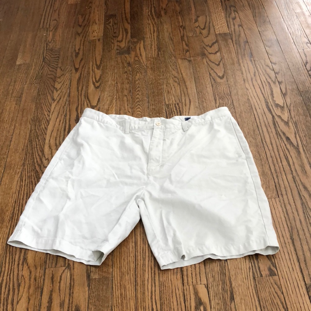 Vineyard vines tan shorts men size 40